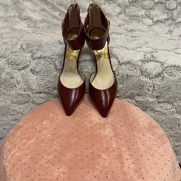 Michael Kors maroon/burgundy ankles wrap heels - Picture 4 of 10